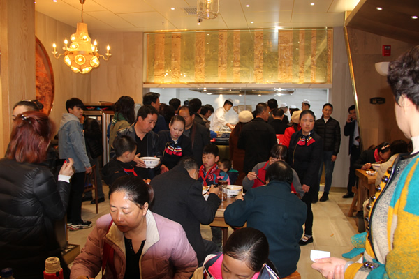 蘭州牛肉面加盟哪家好，看看火爆店面就知道