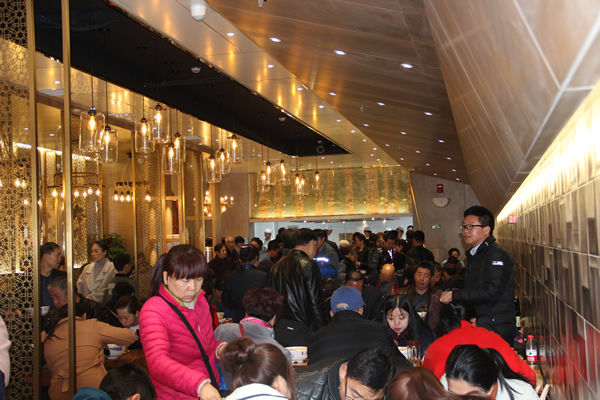 蘭州塞拉宮牛肉面火爆店面_震驚好多人